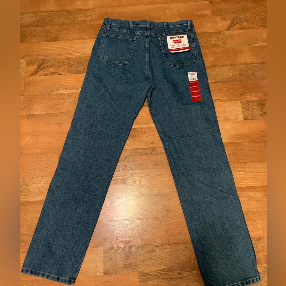 Men’s Wrangler Rustler Regular Fit Straight Leg Jeans, 36 x 36, Stonewash Blue